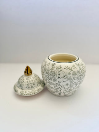 Scented Candle in A Ginger Jar, With a Gold-Tipped Lid - Home Decor