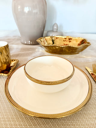 Luxury White Dinner Service with Embossed Gold Decoration (2 Pieces)