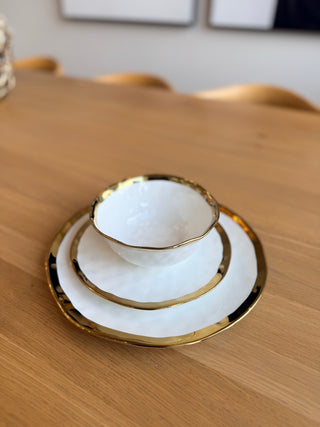 Luxury White Dinnerware Set With Gold Trim (3 pieces)