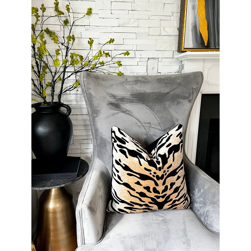 High Quality Jacquard Tiger Striped Decorative Pillow Cover (22 x 22)