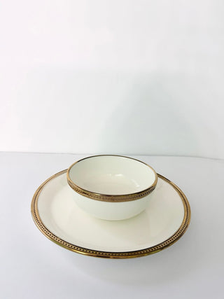 Luxury White Dinner Service with Embossed Gold Decoration (2 Pieces) - DesignedBy The Boss