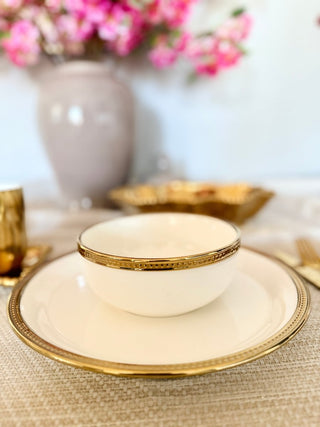 Luxury White Dinner Service with Embossed Gold Decoration (2 Pieces) - DesignedBy The Boss