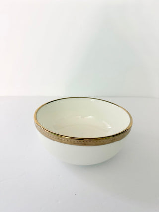 Luxury White Dinner Service with Embossed Gold Decoration (2 Pieces) - DesignedBy The Boss