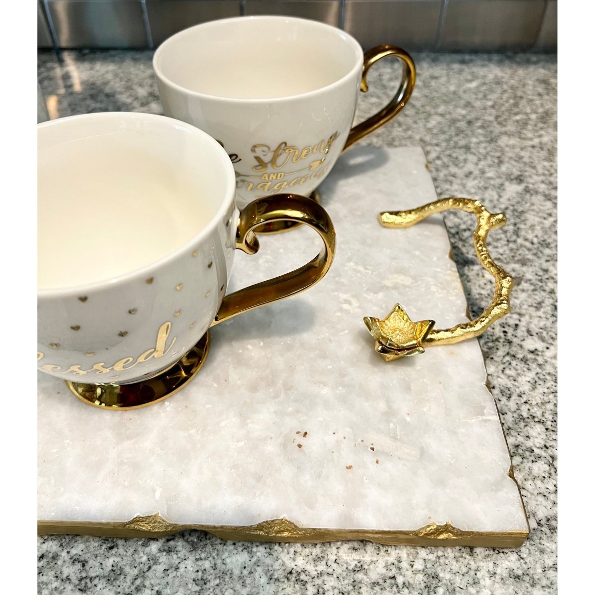 https://designedbytheboss.com/cdn/shop/products/large-marble-tray-with-gold-handle-792101.jpg?v=1695798261